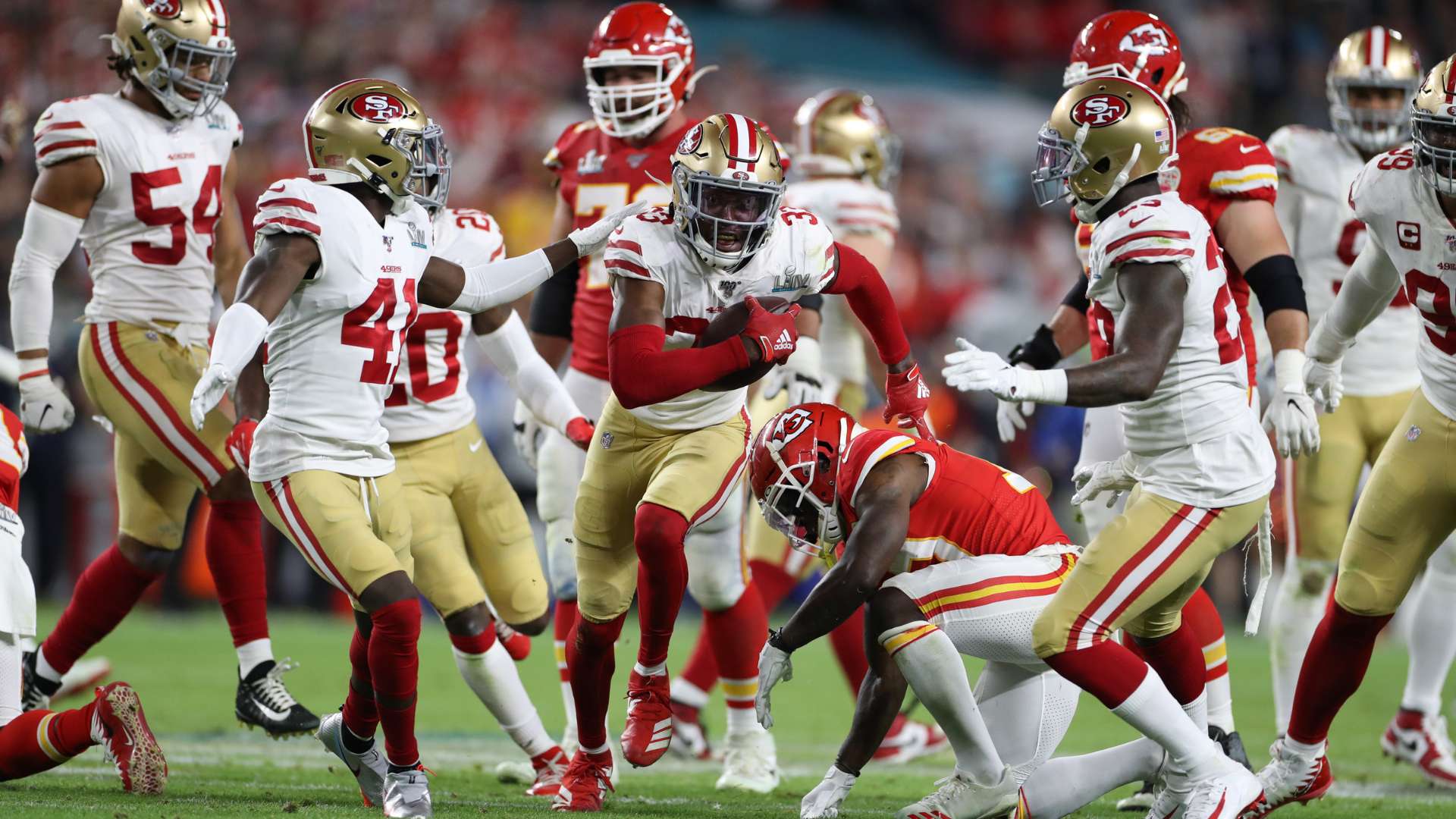 媒體報道：埃裏克-加西亞將繼續留在巴薩，法蒂、羅克和朗格萊將被轉會.